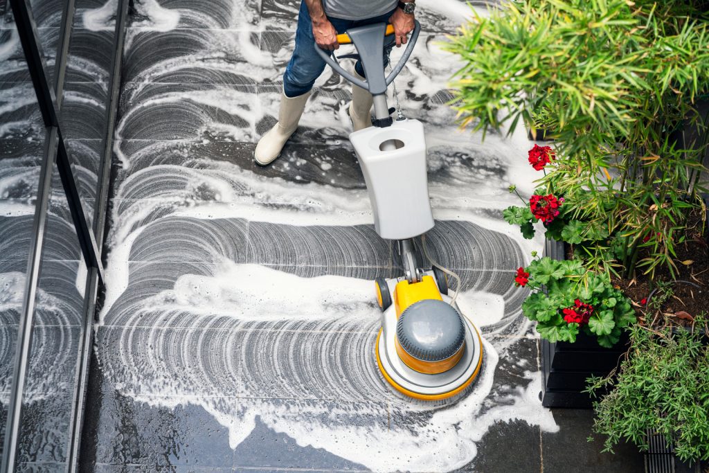 Profesjonalna polimeryzacja podłóg Kielce. Zabezpieczamy i odnawiamy posadzki w biurach, magazynach i obiektach handlowych.